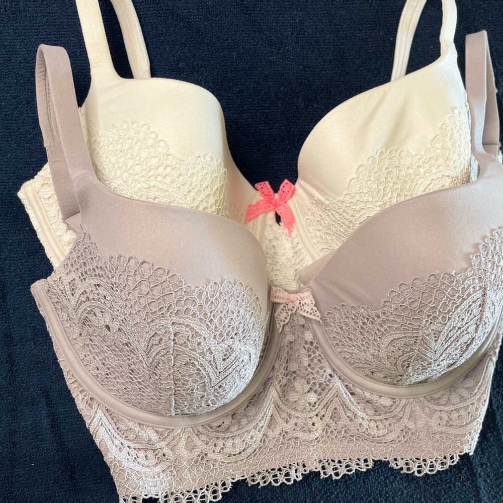 Pair of VictoriaSecrets Brasiers